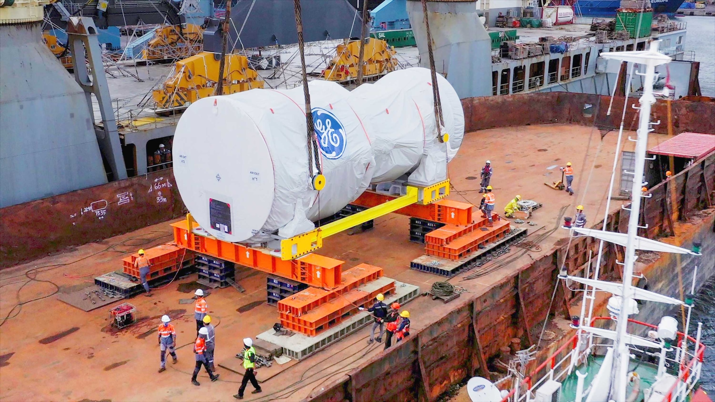 DEUGRO_Java1_DEC_2020.09h_rgb_treated-finally-treated-rgb_web-scaled