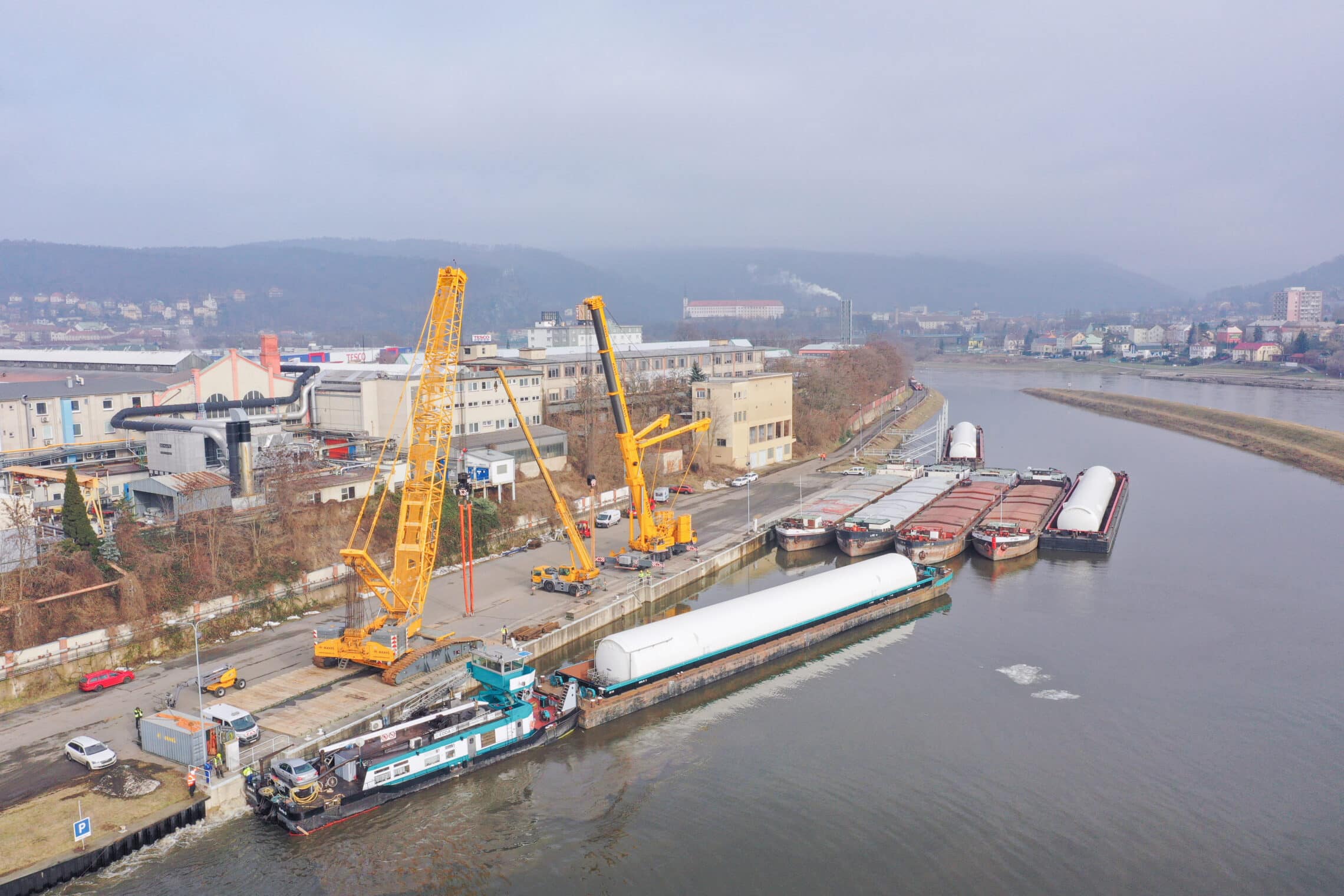 deugro_Loading_operation_at_the_Port_of_Rozbelesy_Decin_Czech_Republic_02-1-scaled