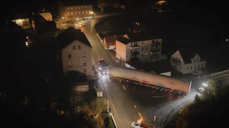 On-carriage of the tanks to the construction site by night On-carriage of the tanks to the construction site by night