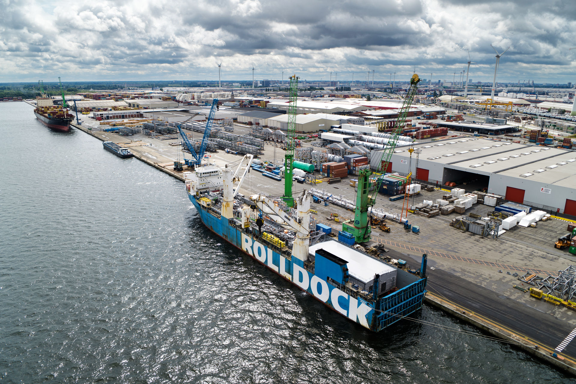discharging_operations_at_the_port_of_antwerp_belgium_1 Discharging operations at the Port of Antwerp, Belgium