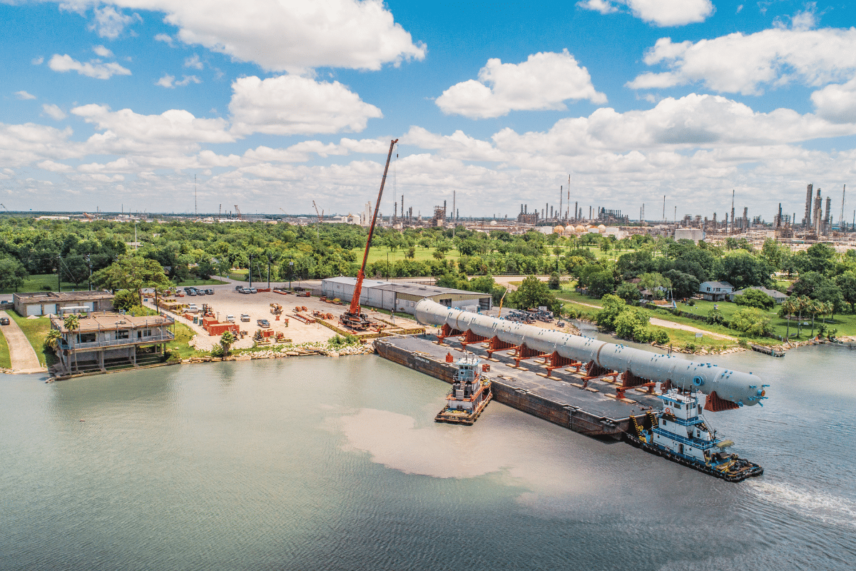 Delivery of a C6 column, lights tower and primary fractionator for a chemical expansion project in Houston, Texas, USA Delivery of a C6 column, lights tower and primary fractionator for a chemical expansion project in Houston, Texas, USA