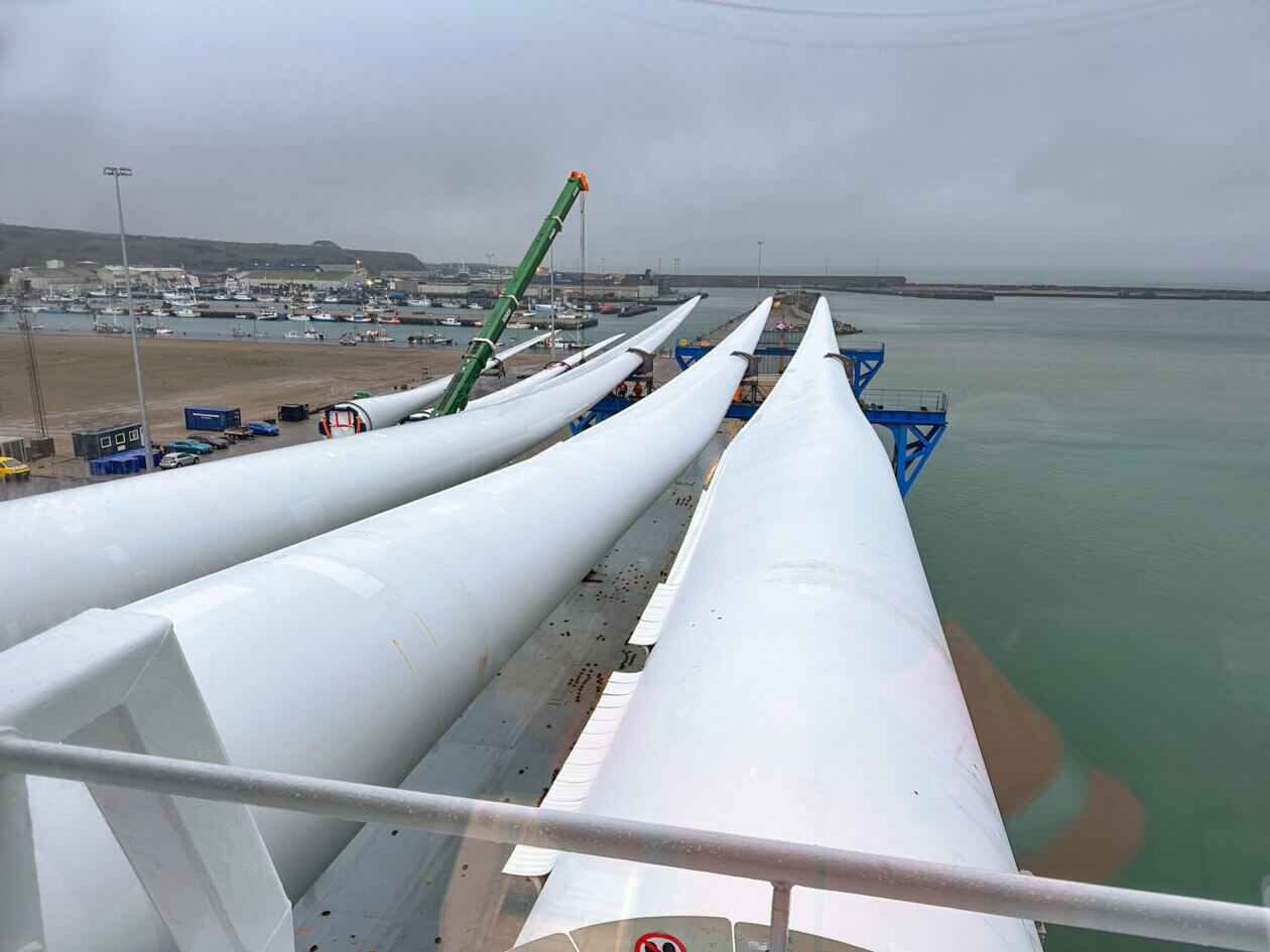 Blades being loaded onto the Rotra Mare at the Port of Aalborg, Denmark