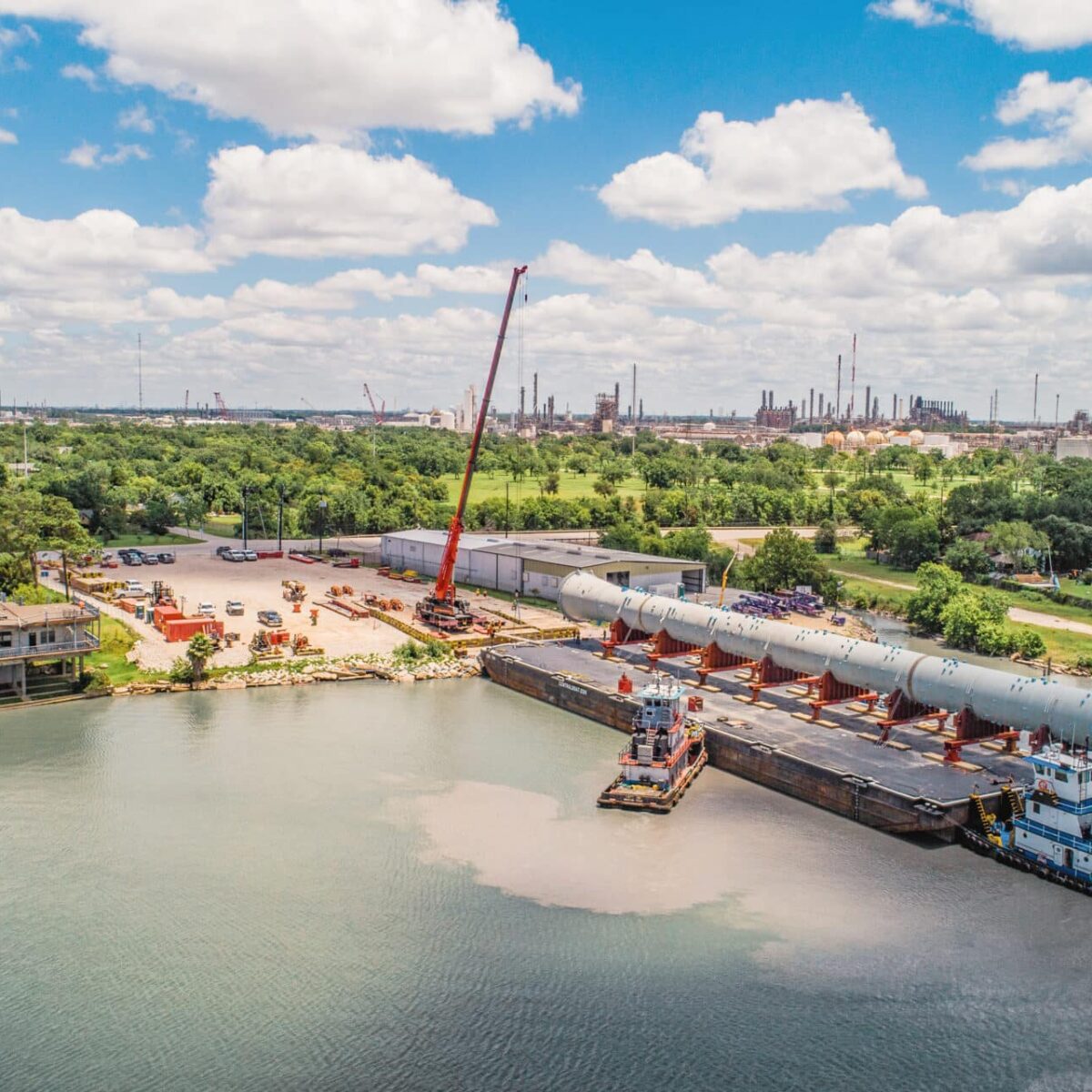 Delivery of a C6 column, lights tower and primary fractionator for a chemical expansion project in Houston, Texas, USA