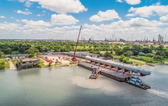 Delivery of a C6 column, lights tower and primary fractionator for a chemical expansion project in Houston, Texas, USA