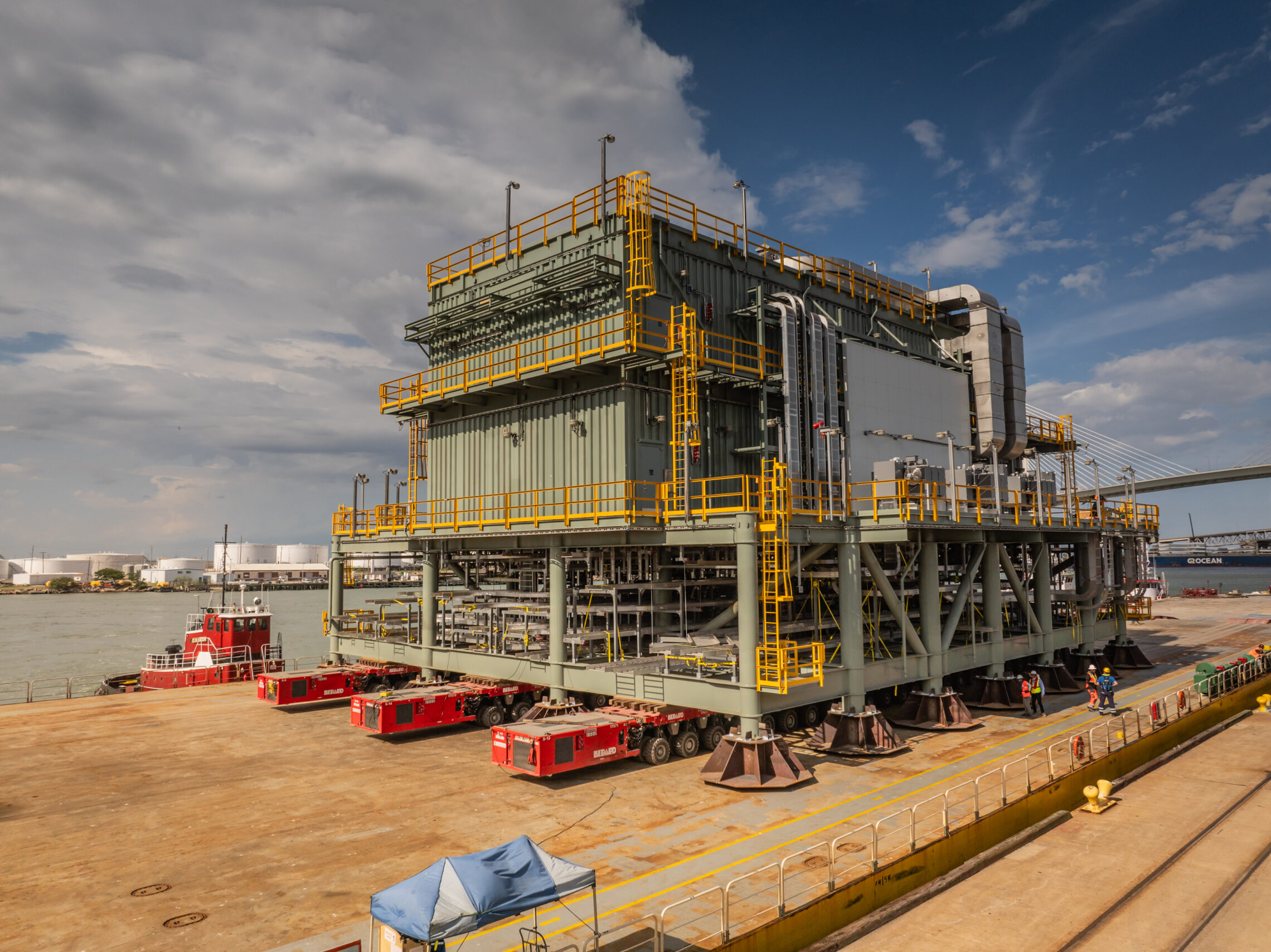 Preparations for the transfer of the over 25,778 CBM module from the barge to the deck carrier Preparations for the transfer of the over 25,778 CBM module from the barge to the deck carrier