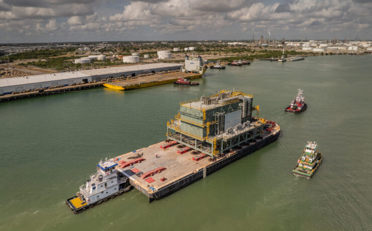 Transport of the 1,334 MT module, measuring 38.3 x 31.6 x 21.3 m, from Port Ingleside, Texas, to the Port of Corpus Christi, Texas, USA