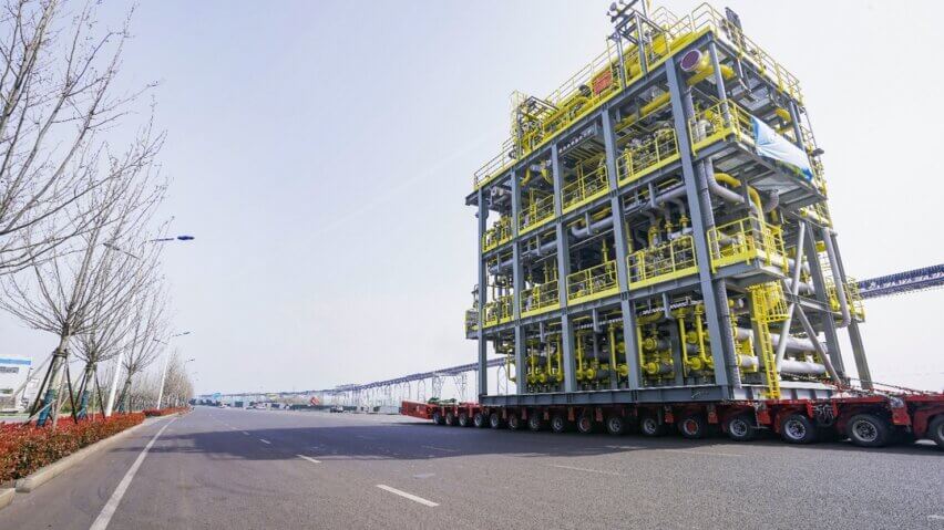 FPSO Project, 10 km journey of oversized cargo of 392 tons on the SPMTs with 36 axle lines, Rizhao, China