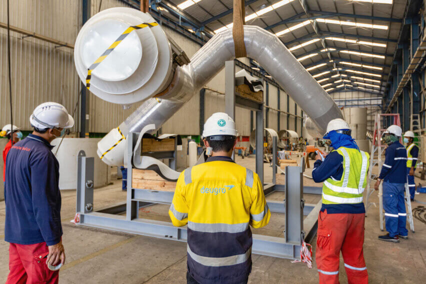 Nine Urgent Air Charters between Thailand and the USA: Spools with odd shapes and dimensions were fixed at a specific angle in metal frames to allow for loading into the AN-124-100.