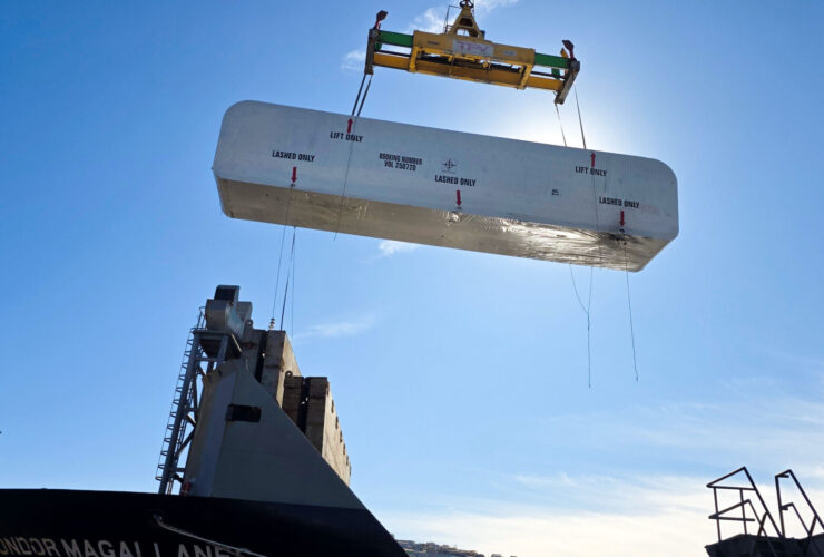Discharge of the over 18 m, 30 MT LNG service station at the Port of Valparaíso, Chile