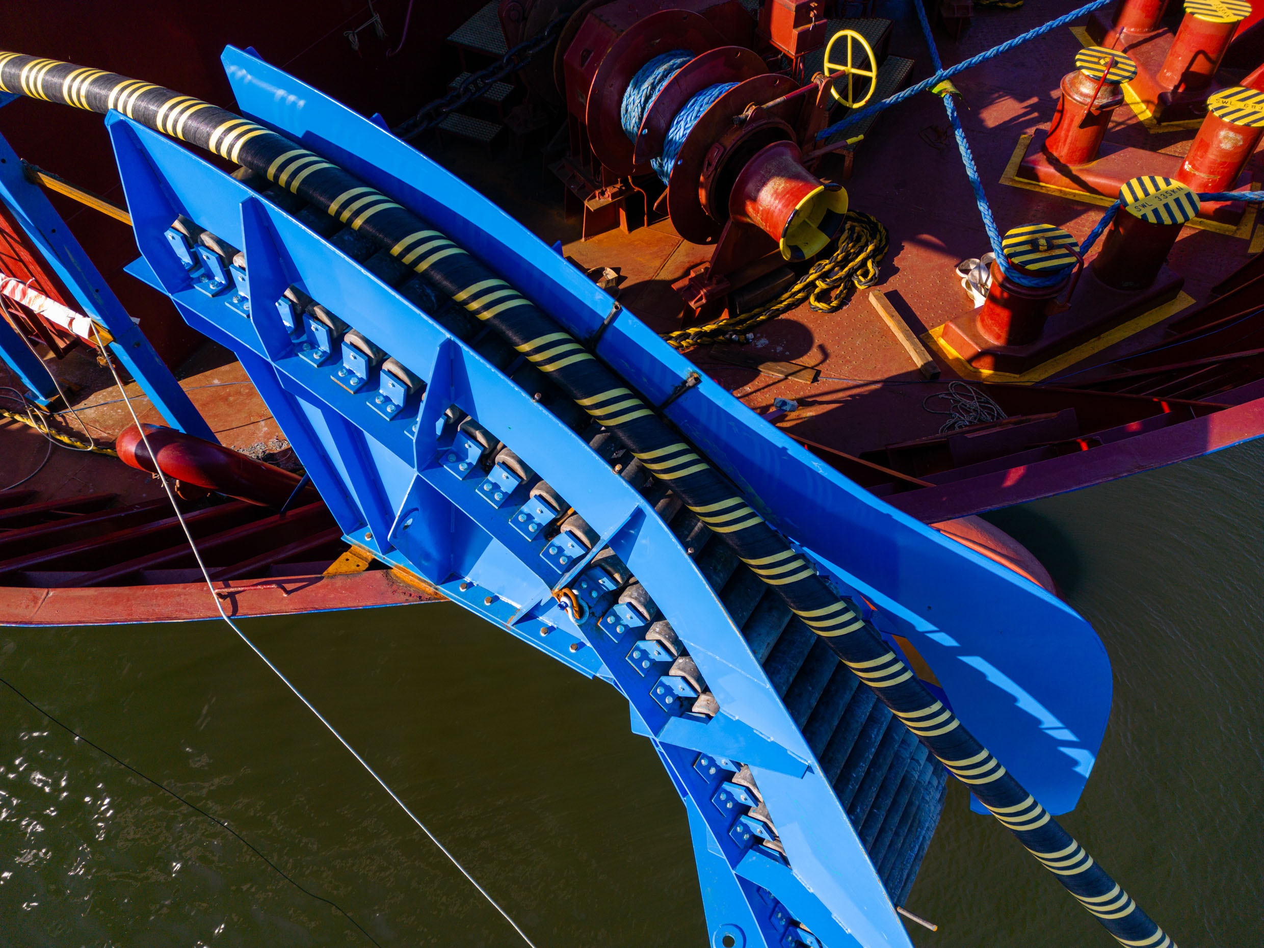 Turkish Crossing Project, Installed chute on the right side of the vessel bow