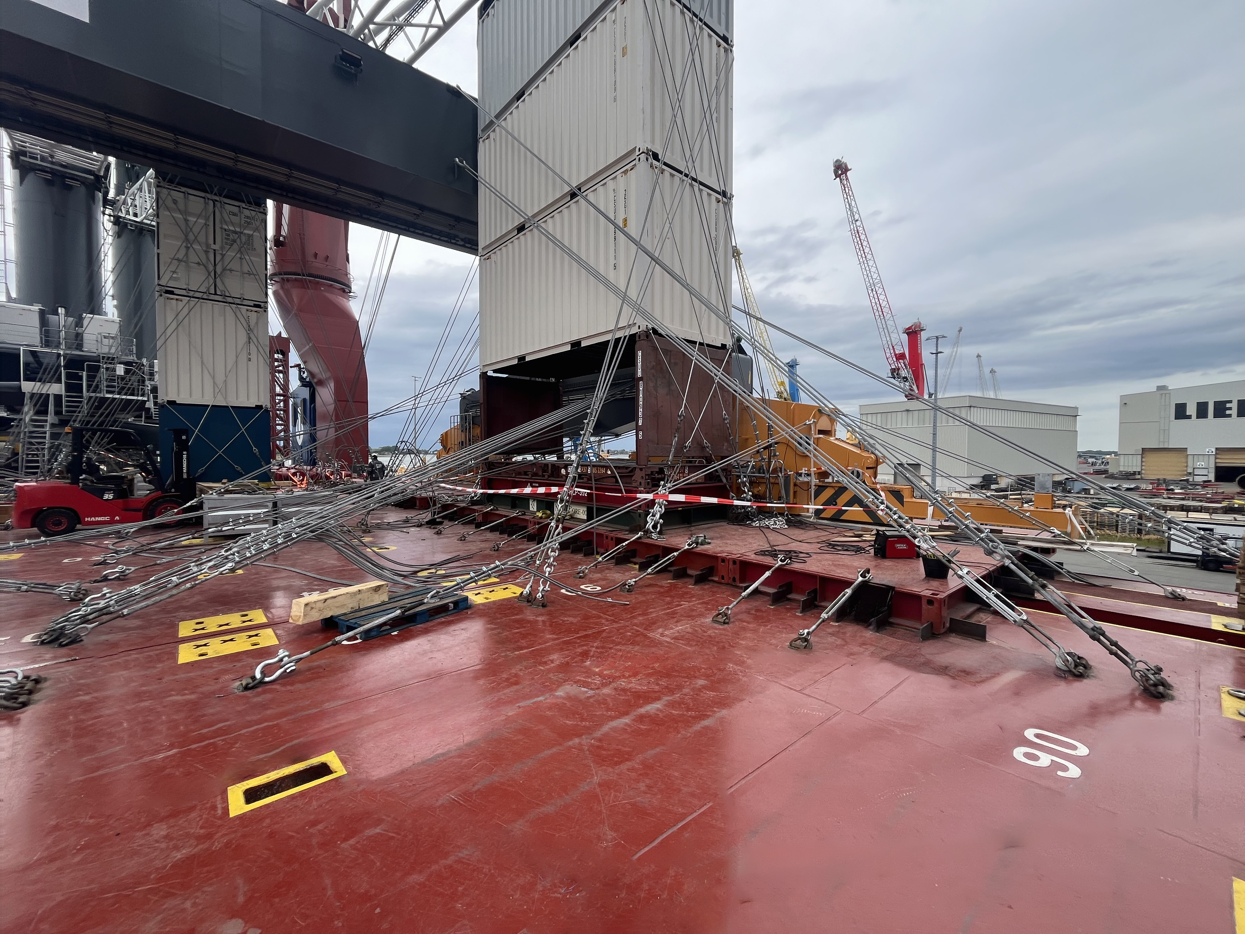 Liebherr cranes, Load securing on the UHL Fable at the Port of Rostock, Germany