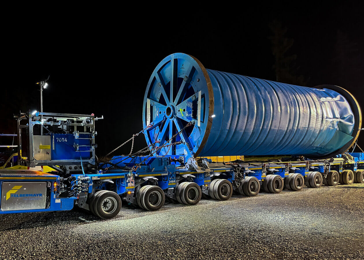 SuedOstLink, Loaded and secured cable drum on a short self-driving vehicle