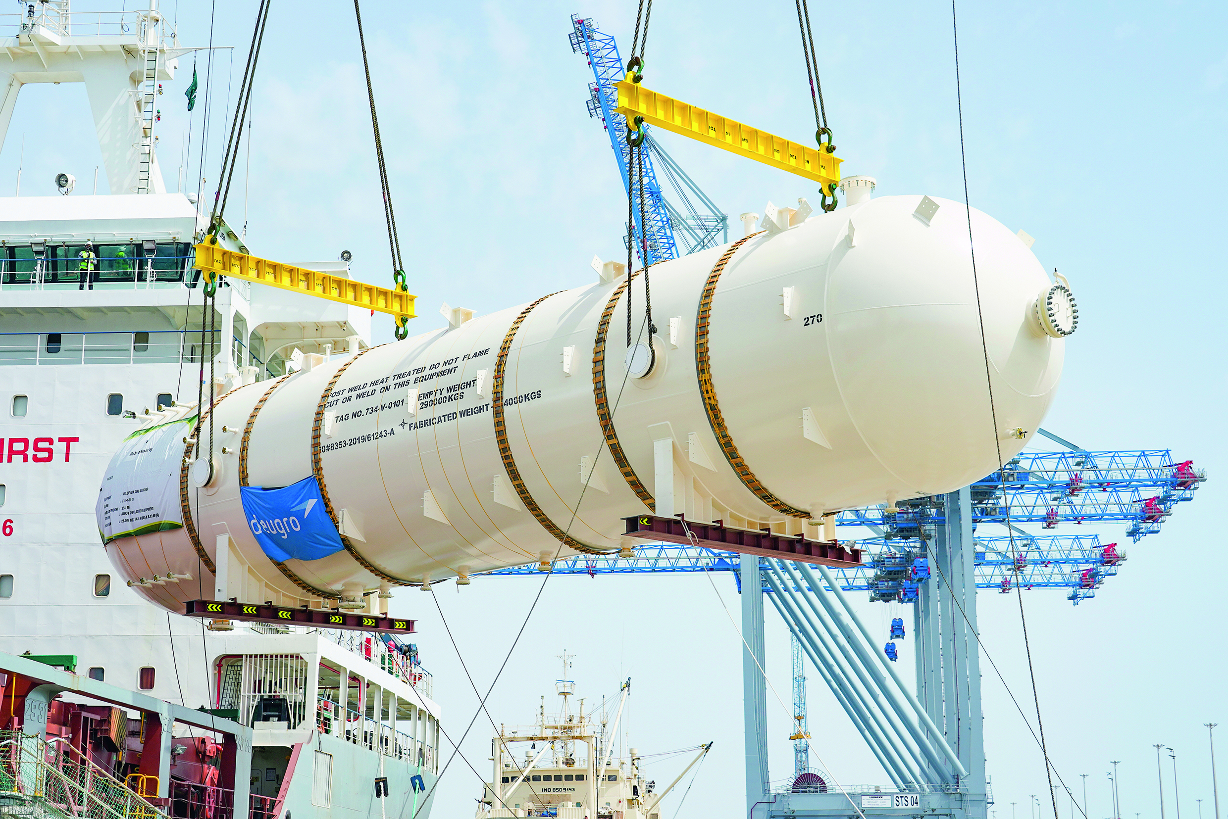 Oman Heavy Lift Project, Loading operations at the port of Duqm, Oman