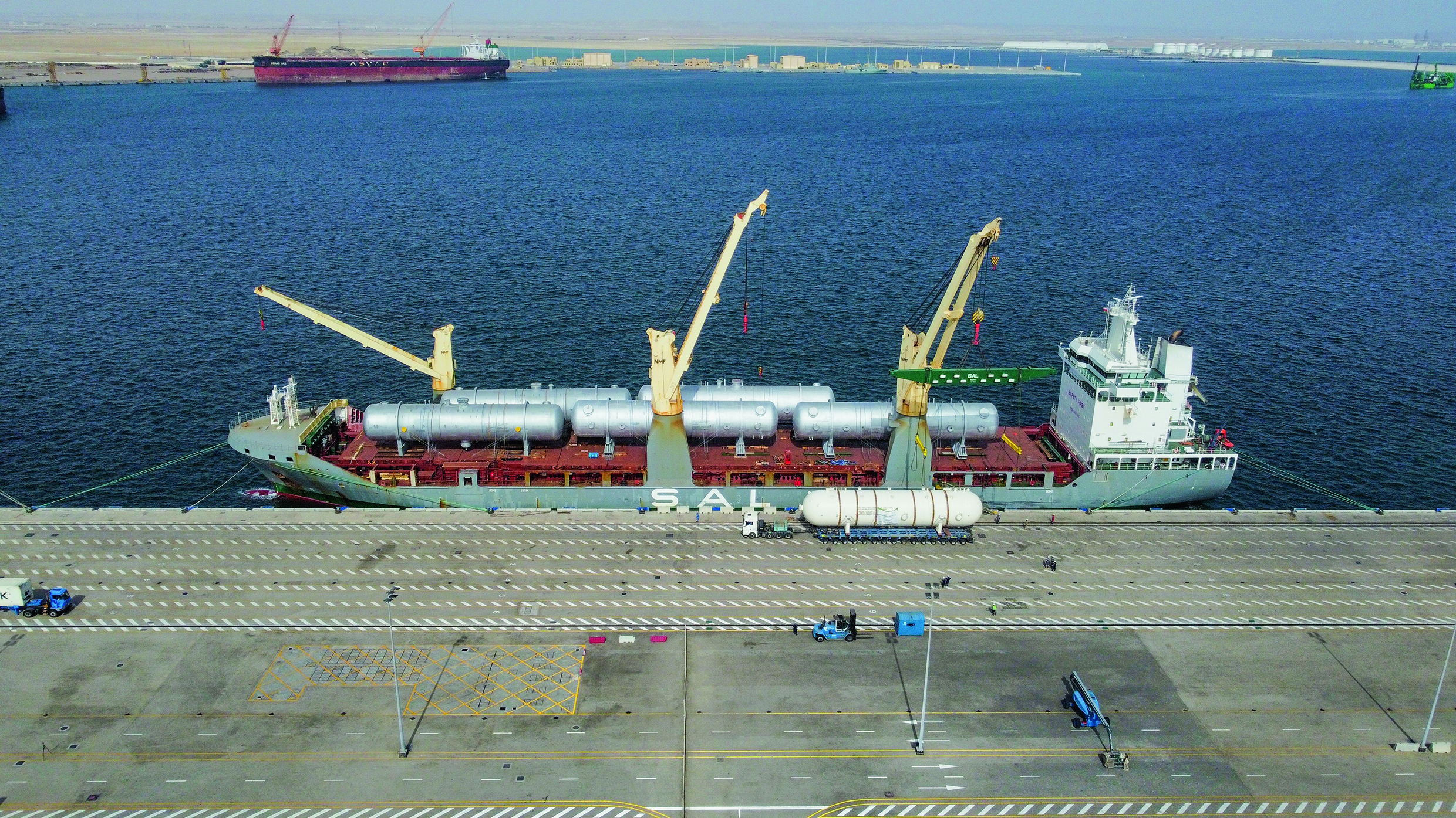 Oman Heavy Lift Project, Loading operations at the port of Duqm, Oman
