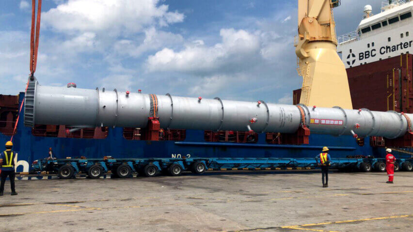 deugro Thailand Delivers Critical Reactors for Sustainable Fuel Production Unit, Loading operations of the reactors at Port Klang, Malaysia
