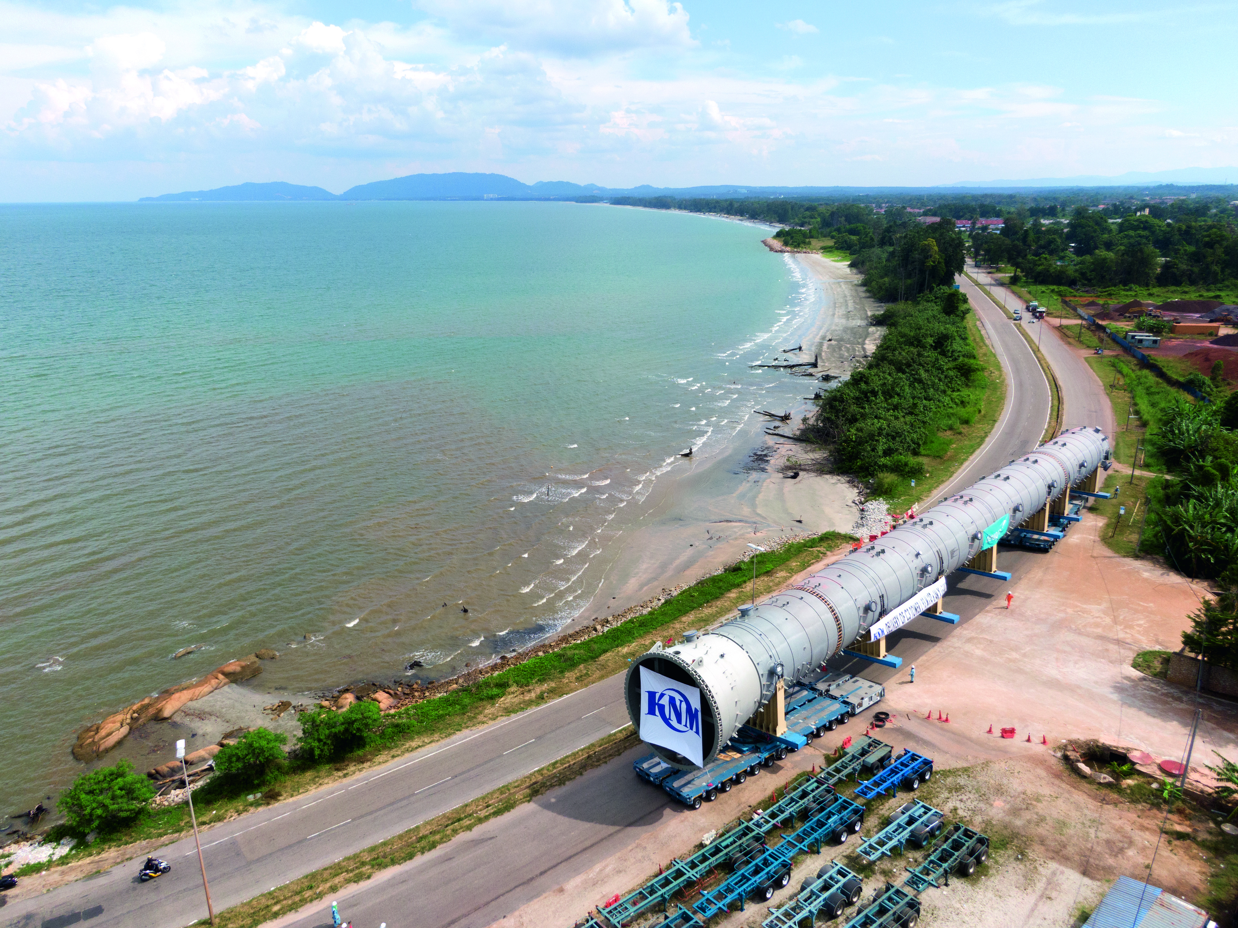 Long Son A1 – Olefins Plant Project, The 6 km journey of the nearly 100 m C3 tower from the production yard in the Gebeng industrial area in Kuantan, Malaysia to Kuantan Port