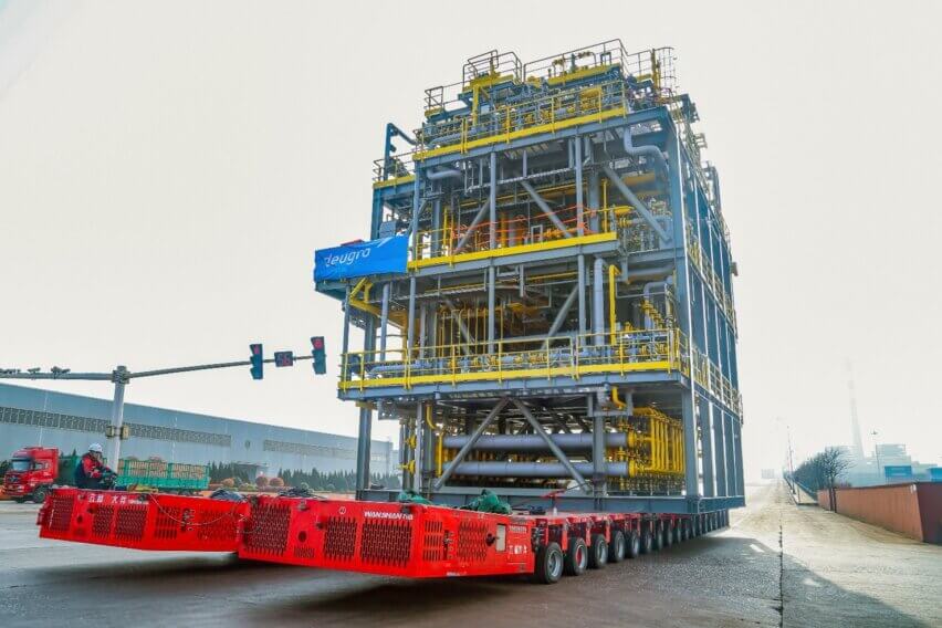 FPSO Project, Maneuvering one of the sixth turn on the 10 km journey with oversized cargo, Rizhao, China