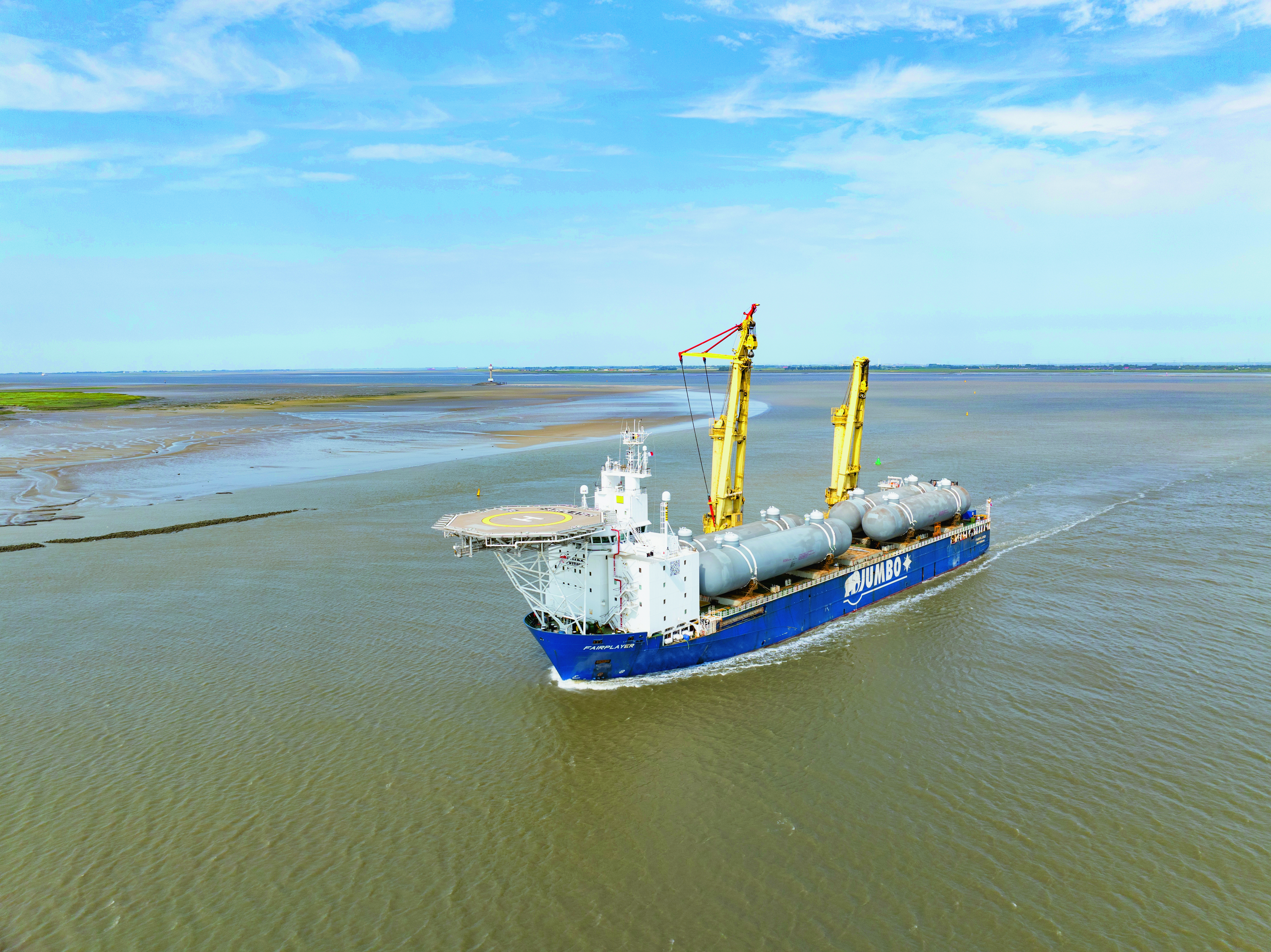 INEOS Project One, The heavy lift crane vessel Jumbo Fairplayer on its voyage to Antwerp Port