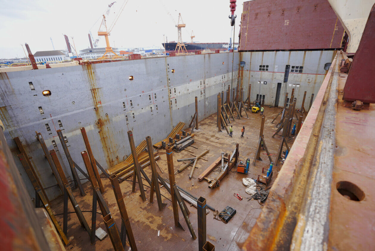 Turkish Crossing Project, Installation of two static tanks in the box shaped cargo hold