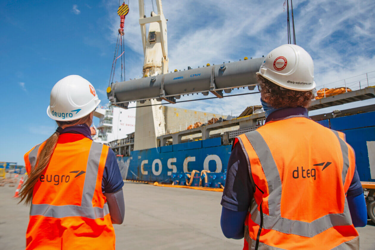 UPM Taurus Project, Offloading of a 279 MT steam drum at first pulp mill in Fray Bentos