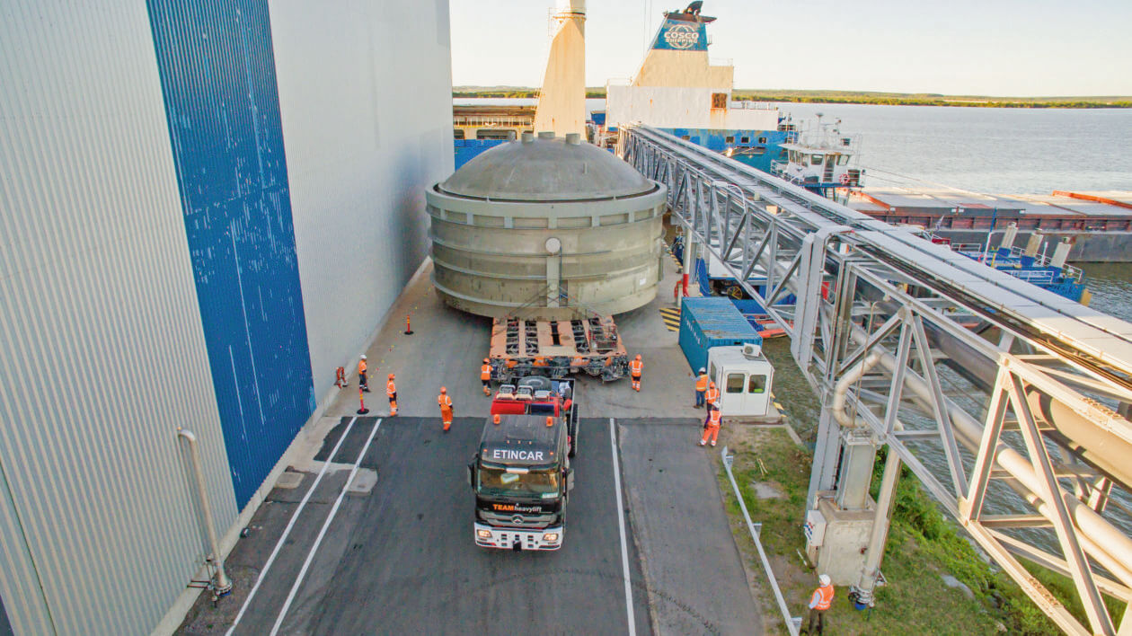 UPM Taurus Project, Precise maneuvering of cargo through the working pulp mill