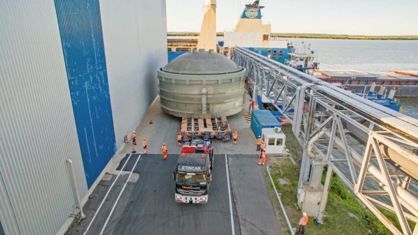 UPM Taurus Project, Precise maneuvering of cargo through the working pulp mill