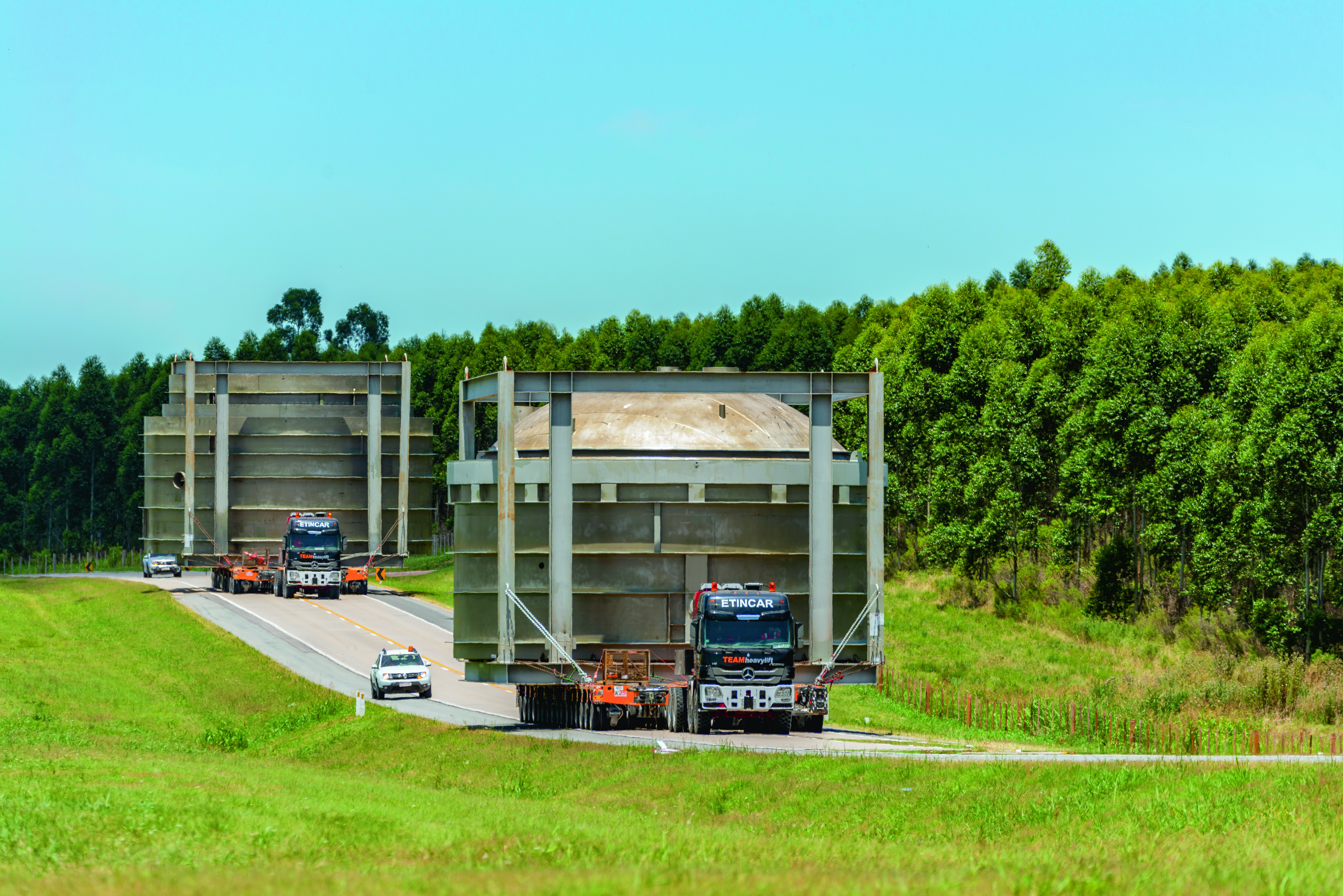 UPM Taurus Project, Road transportation of an evaporator effect shell bottom with a width of nearly 15 m