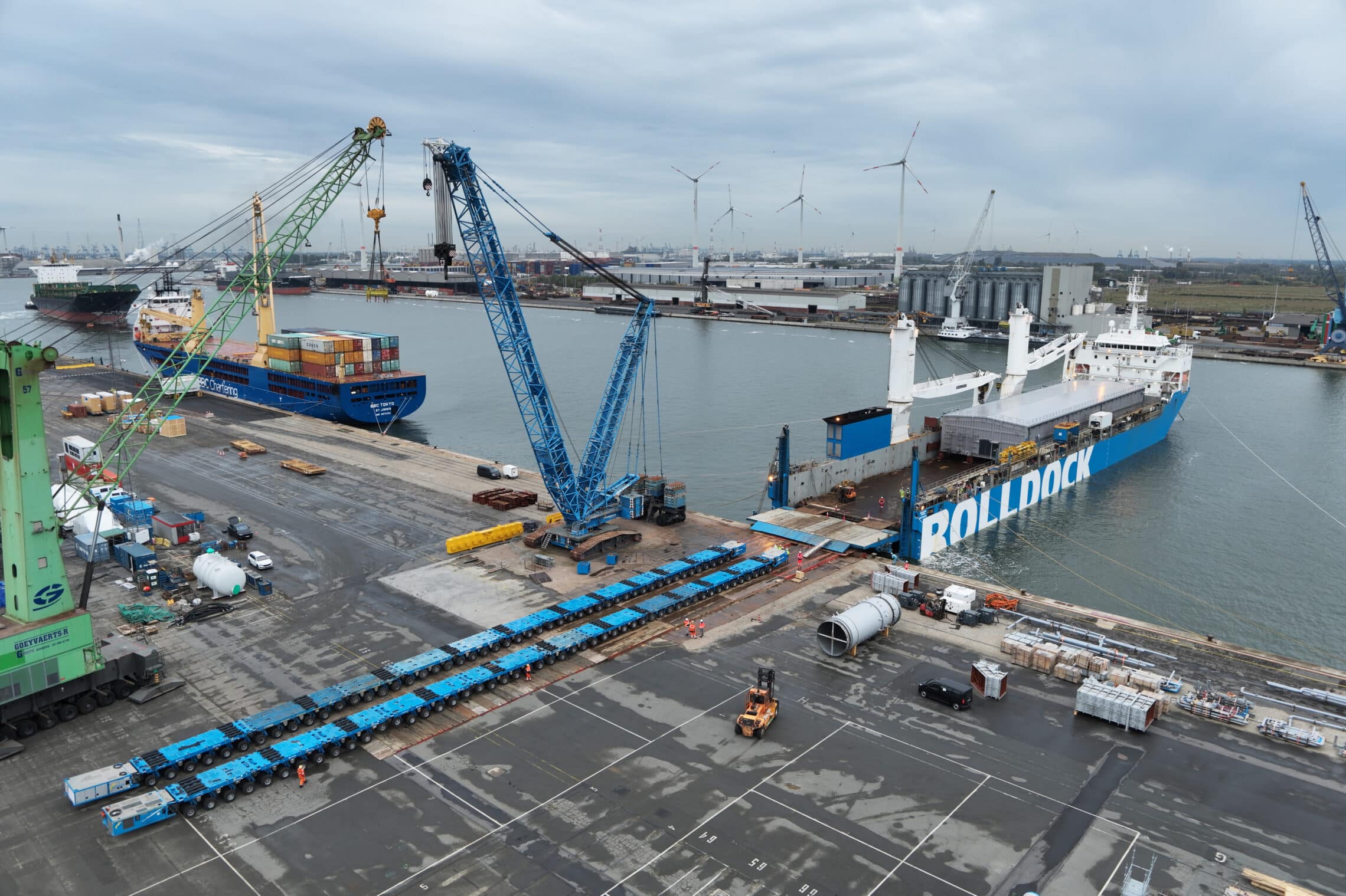 Discharge preparations for the 67x16x7 m substation at the Port of Antwerp, Belgium