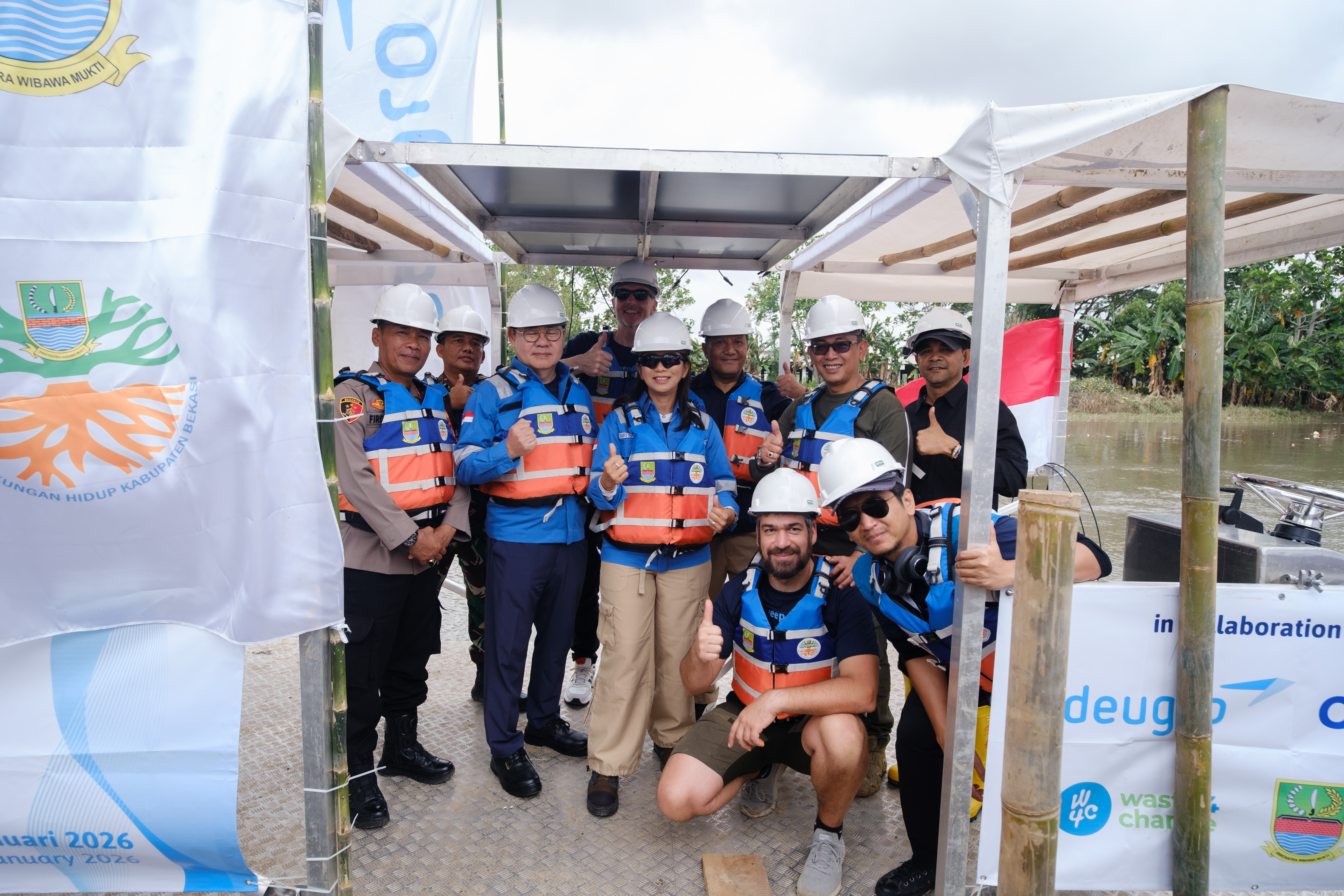 Representatives from deugro, One Earth – One Ocean and Waste4Change together at the launch of the Bekasi river cleanup initiative